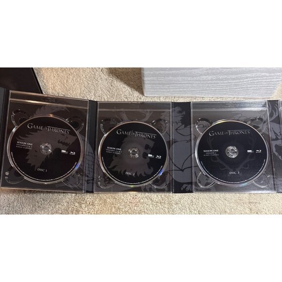 Game Of Thrones The Complete First Season Blu-Ray Box Set W/ Episode Guide 5 CD - Picture 7 of 8